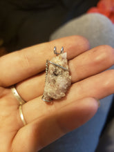 Load image into Gallery viewer, Beautiful Cluster Pendant