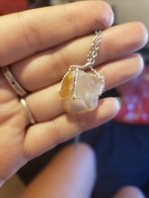 Load image into Gallery viewer, Glassy pendant